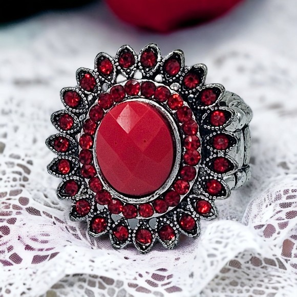 Stunning Ring Vintage Red Rhinestone Faceted Gem Elegant Holiday Stretch - Picture 1 of 9